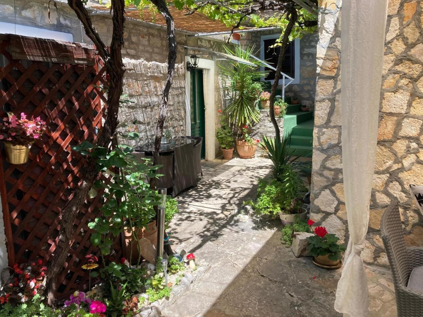 Lavandis Apartman *