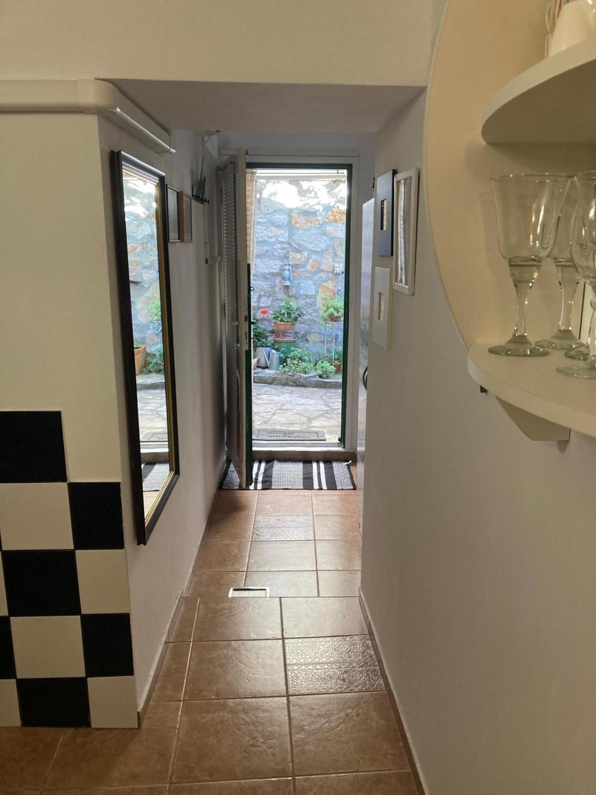 Lavandis Apartment *